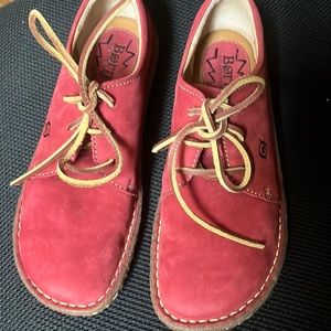Red suede Born Oxford Shoes